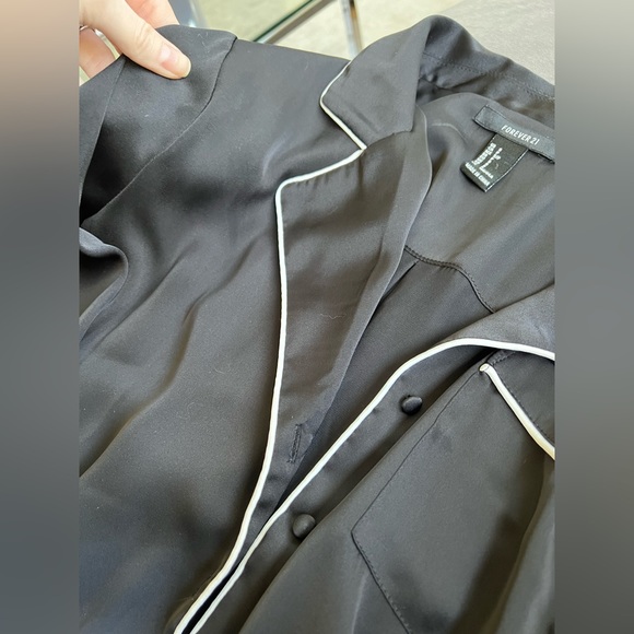 Brand new black silk like blouse button down small - Picture 7 of 8